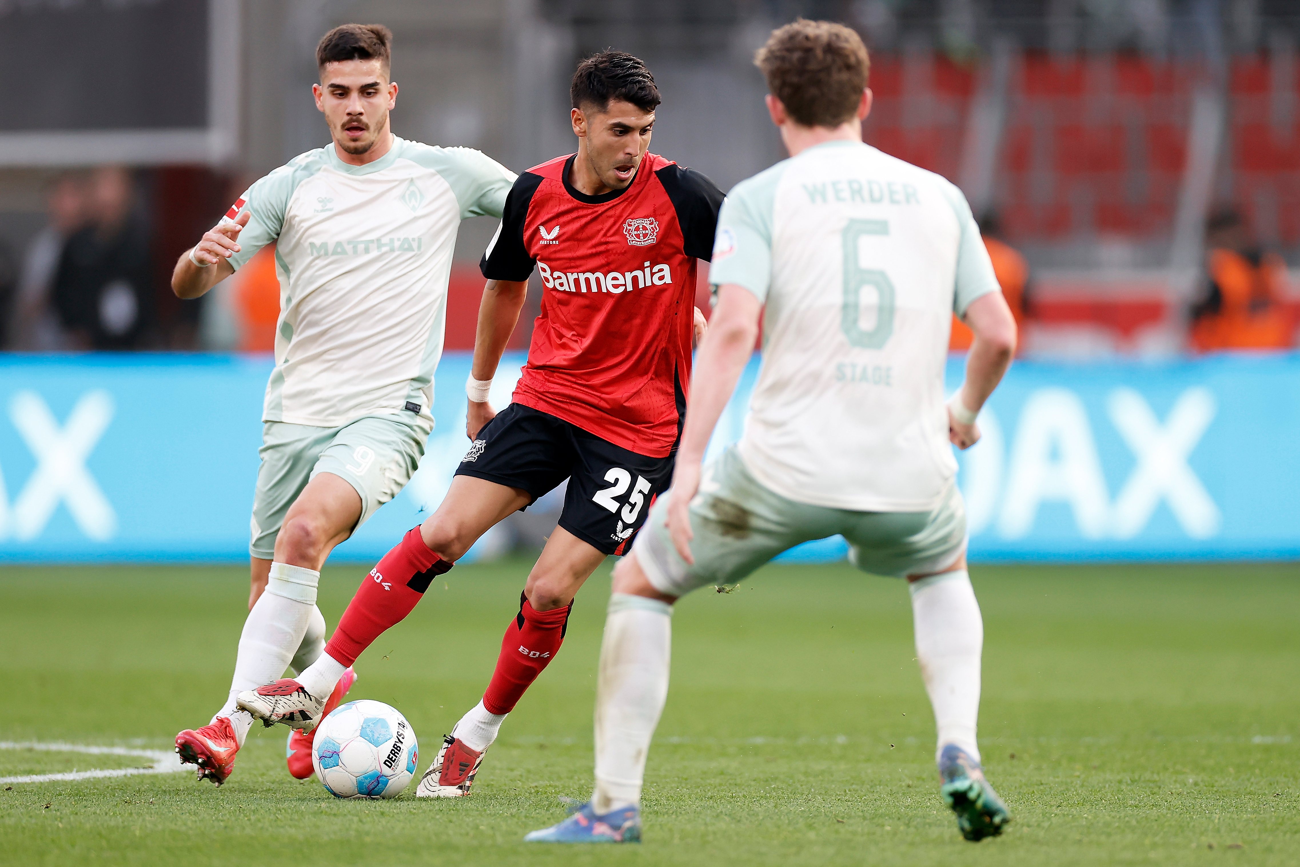 不莱梅客场击败云达不莱梅,距离保级终极目标更近一步 不莱梅客场击败云达不莱梅,距离保级终极目标更近一步