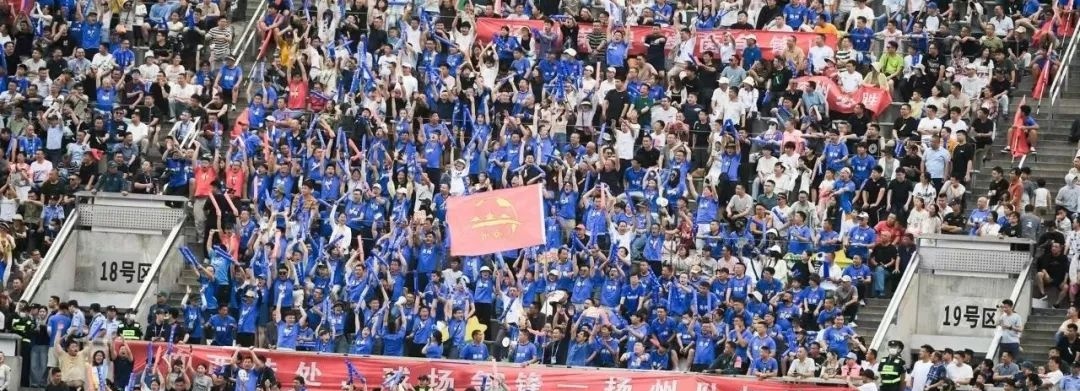 温情场面感动球迷,球队以胜利收场 温情场面感动球迷,球队以胜利收场