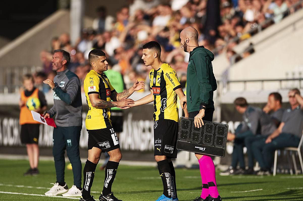 萨尔加多主场惨败,保级形势严峻 萨尔加多主场惨败,保级形势严峻