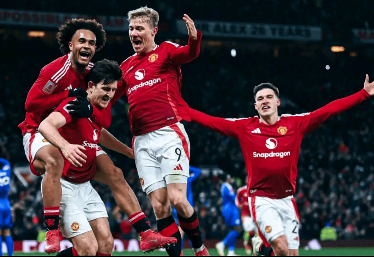 曼联逆袭继续领跑,保持优势为冠军清道 曼联逆袭继续领跑,保持优势为冠军清道