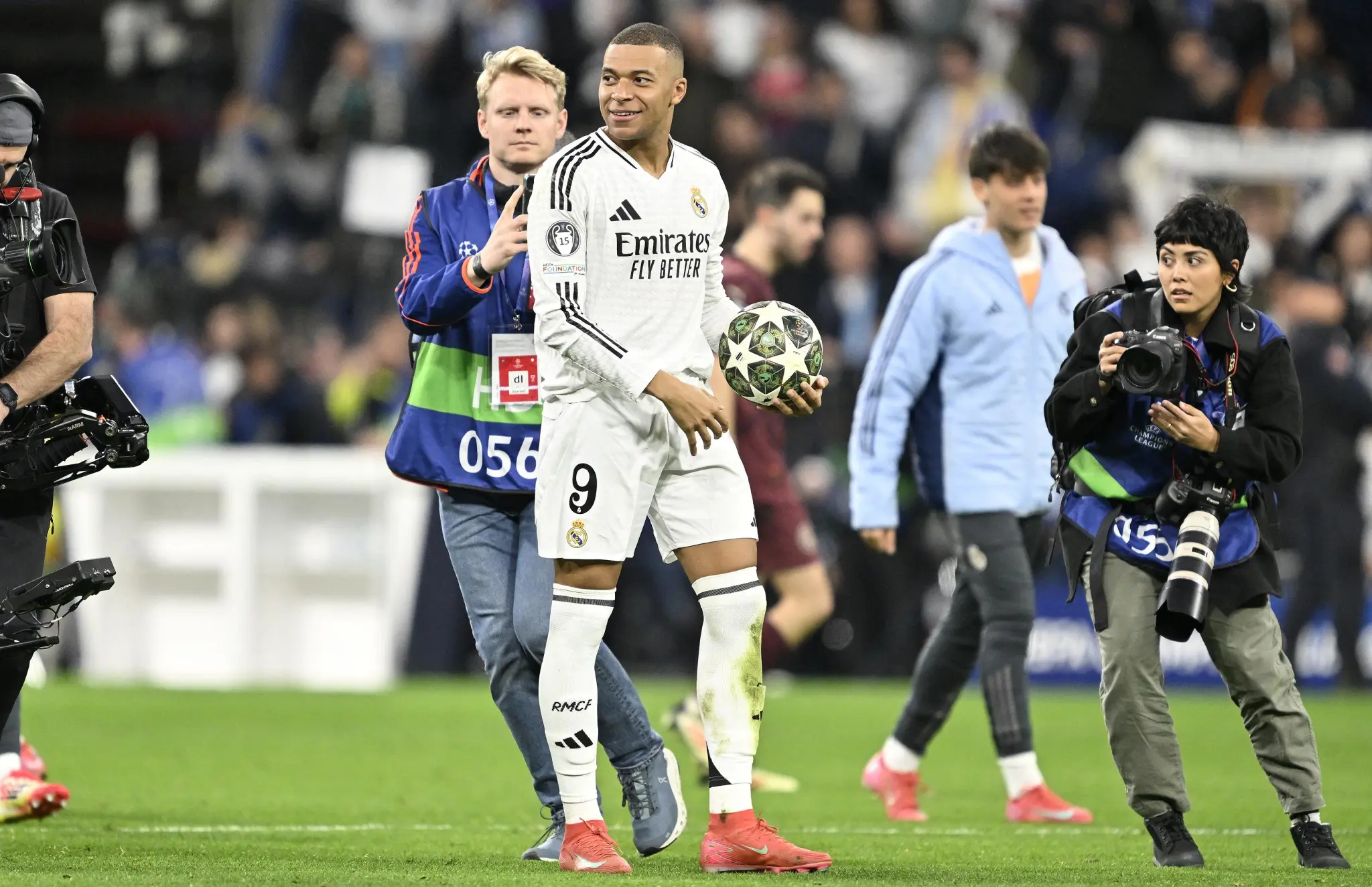 关于曼城前锋巴菲流克进球，锋线奇兵披挂出击欧冠的信息