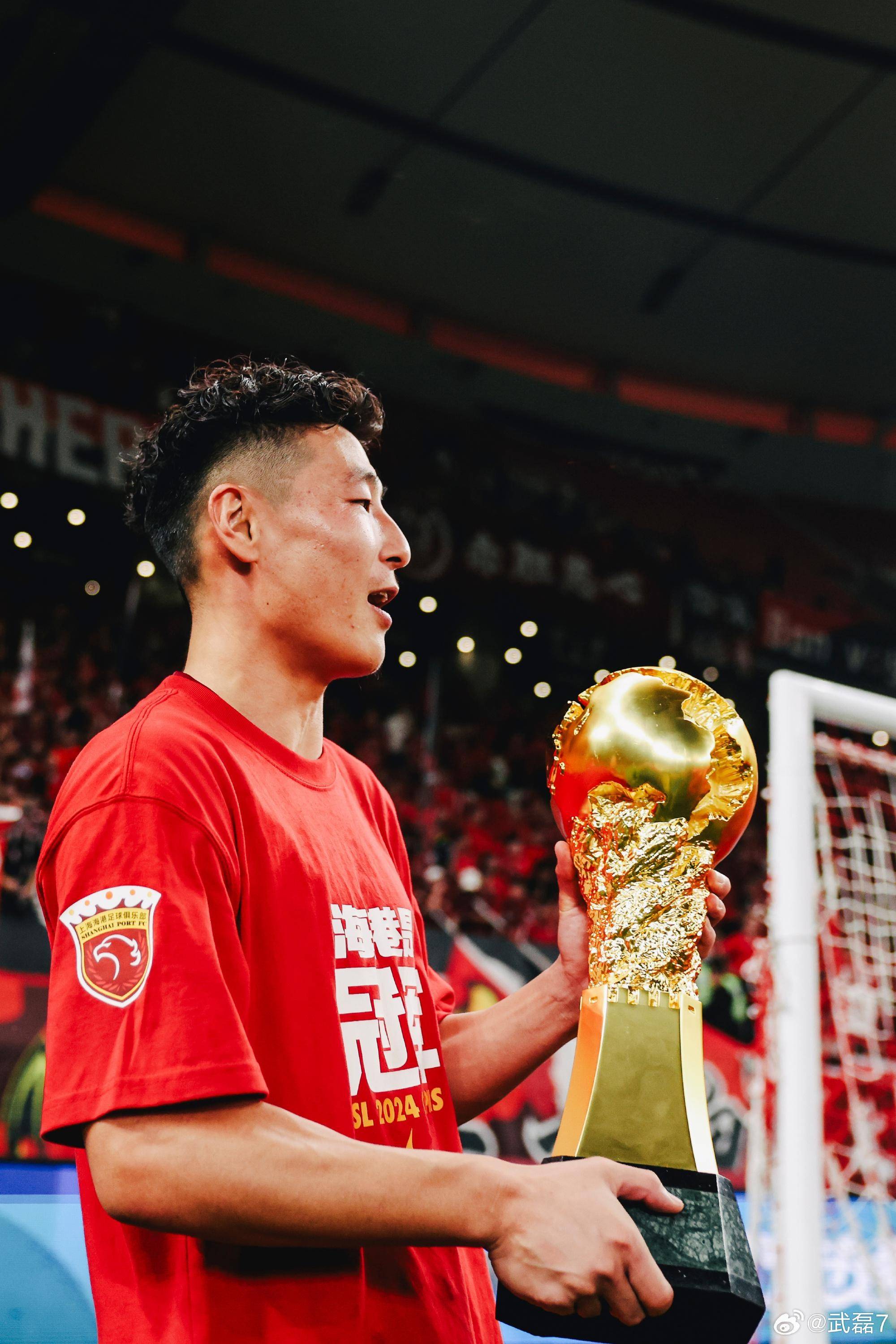 武磊表现抢眼,助力球队成功晋级 武磊表现抢眼,助力球队成功晋级