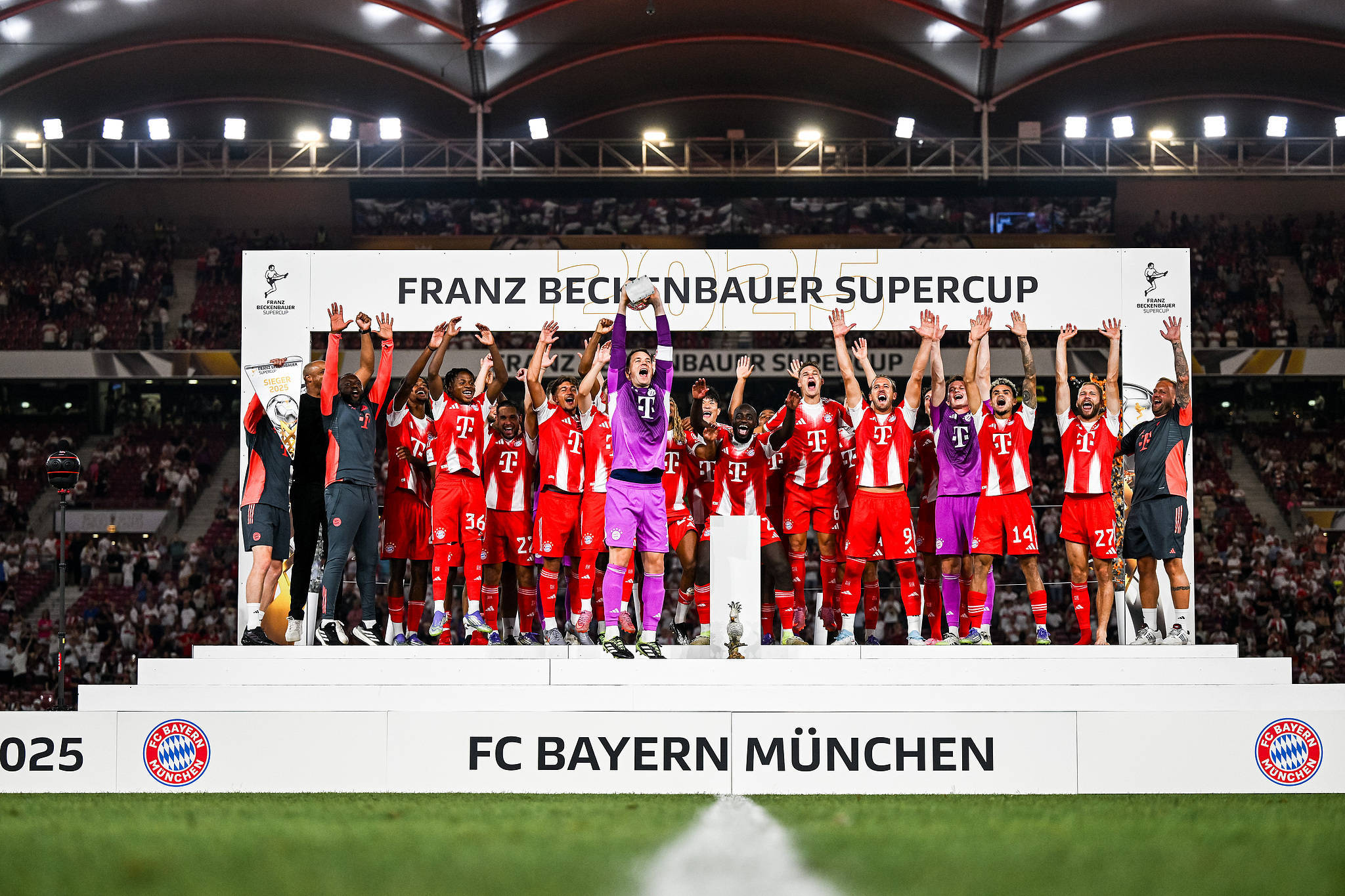 斯图加特球队战术调整,期待反弹 斯图加特球队战术调整,期待反弹