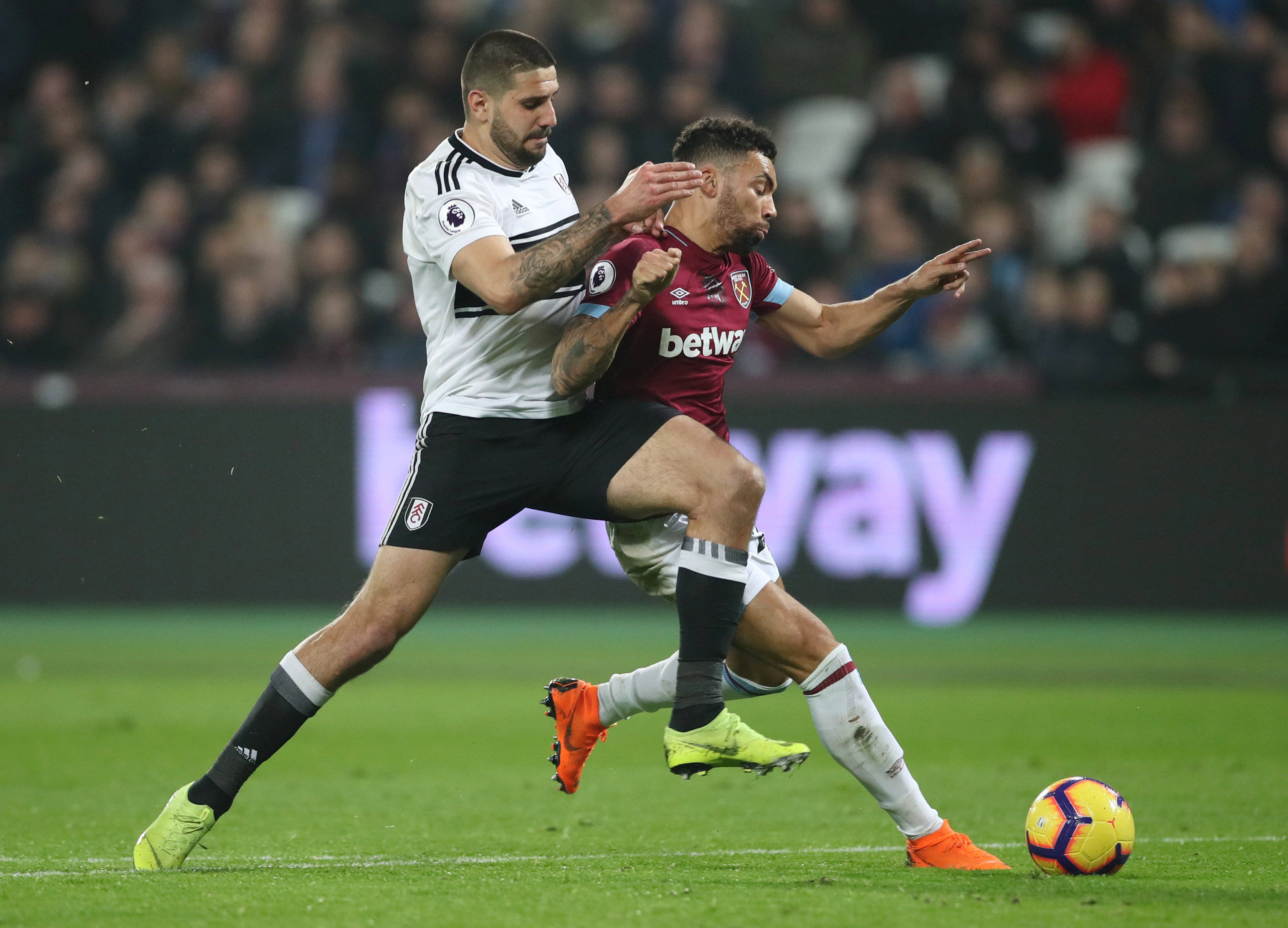 包含富勒姆客场失利，保级前景不乐观的词条