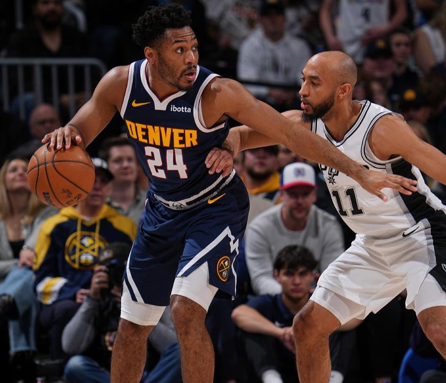 马刺队队员表现稳定，领跑西部赛区