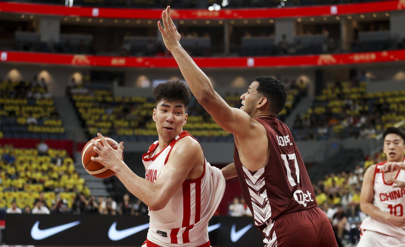 一位老将在比赛中表现出色，引发了许多热议