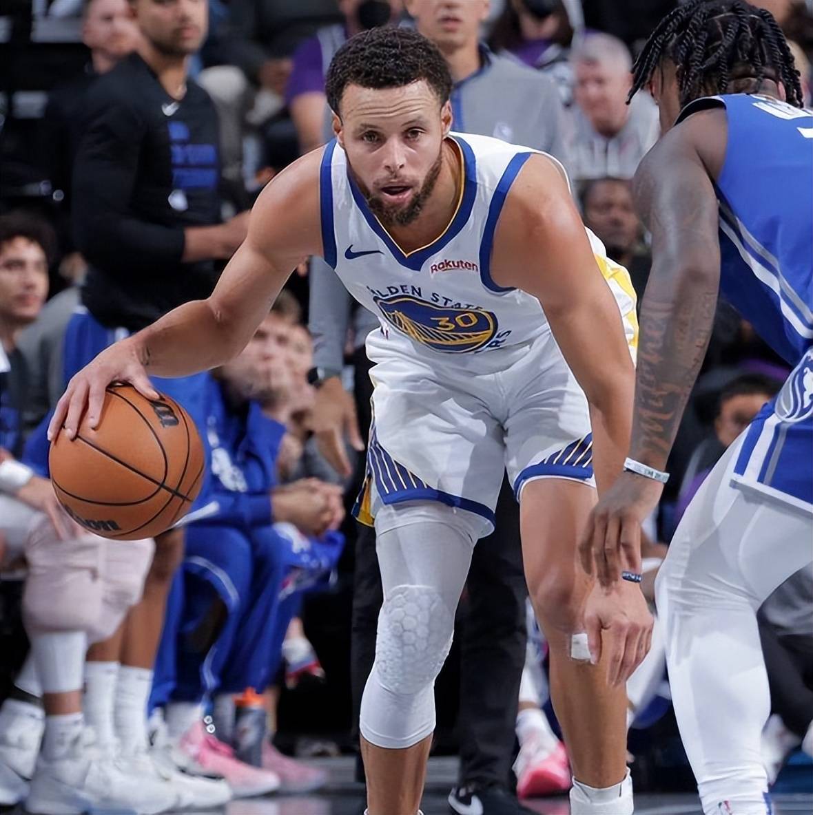 勇士战胜马刺,库里状态回归球队备战季后赛 勇士战胜马刺,库里状态回归球队备战季后赛