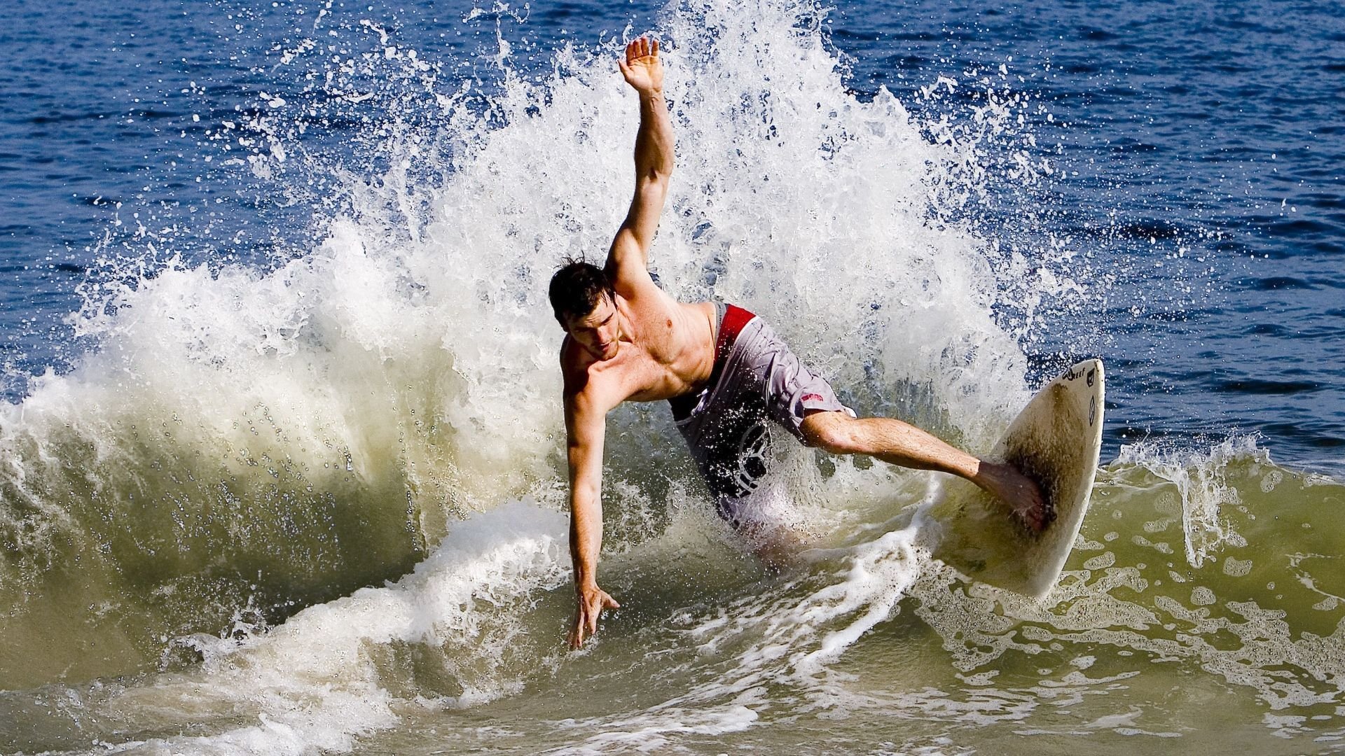 冰与火的对话，楚阿梅尼的沉稳掌控与厄瓜多尔的炽热奔袭，如何映照日本足球的迷茫？